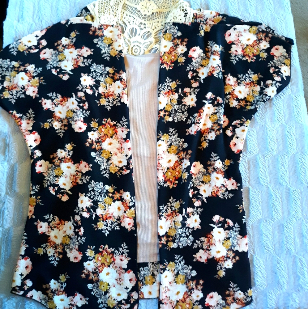 Size Med,open blouse, tan undeshirt not included.